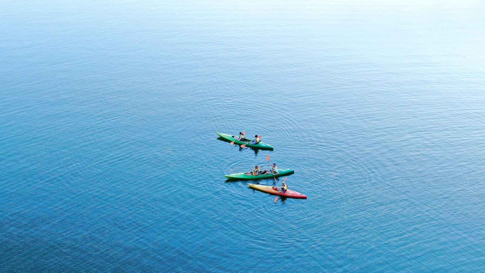Calm turquoise sea off Ukulhas Island